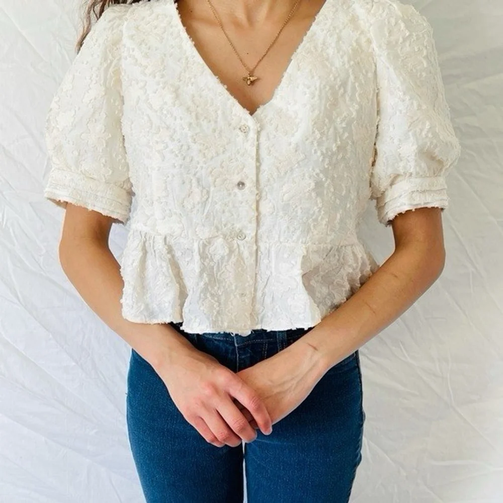 Zara Women’s White Textured Puff Sleeve Peplum Blouse Size S Cottage Romantic